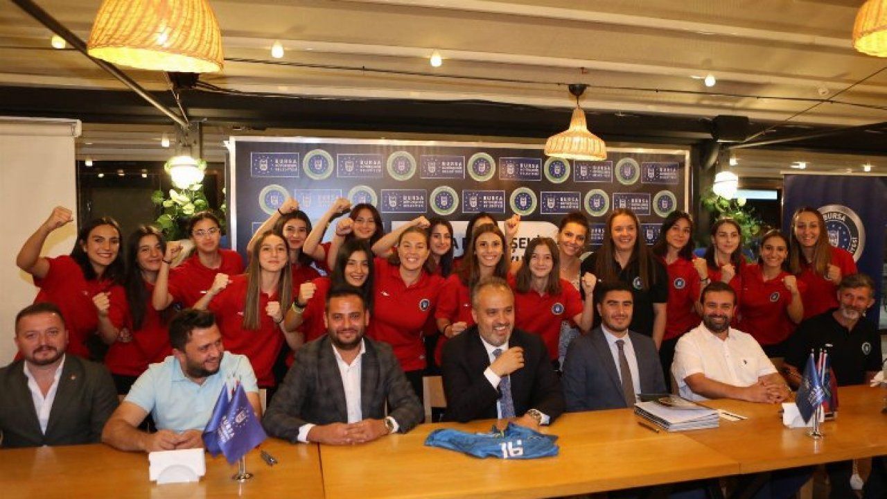 'Poyrazın Kızları' Bursa Büyükşehir'e transfer oldu