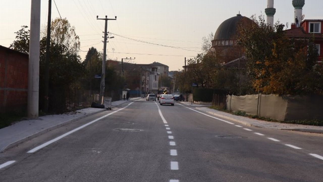 Kocaeli İzmit'te asfalt yollar çizgilere kavuştu