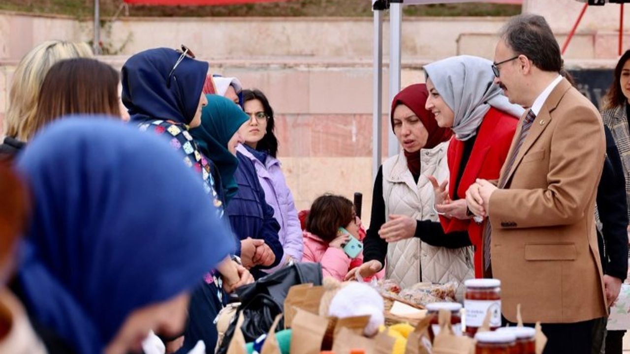 Bilecik'te depremzede vatandaşlar yararına kermes