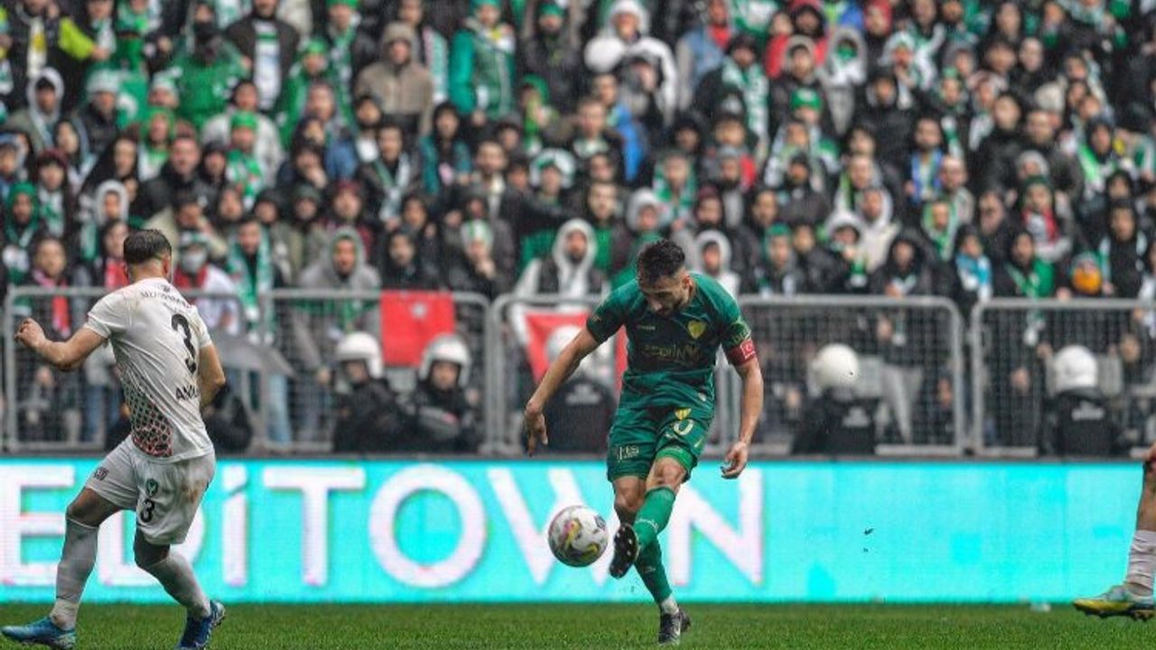 Bursa'da gergin maç sona erdi: Bursa 2 - Amed 1