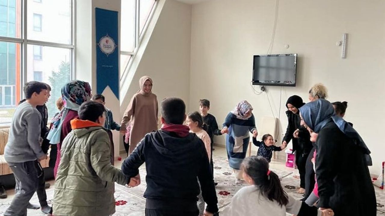 Kayseri'den depremzede çocuklara psikolojik destek