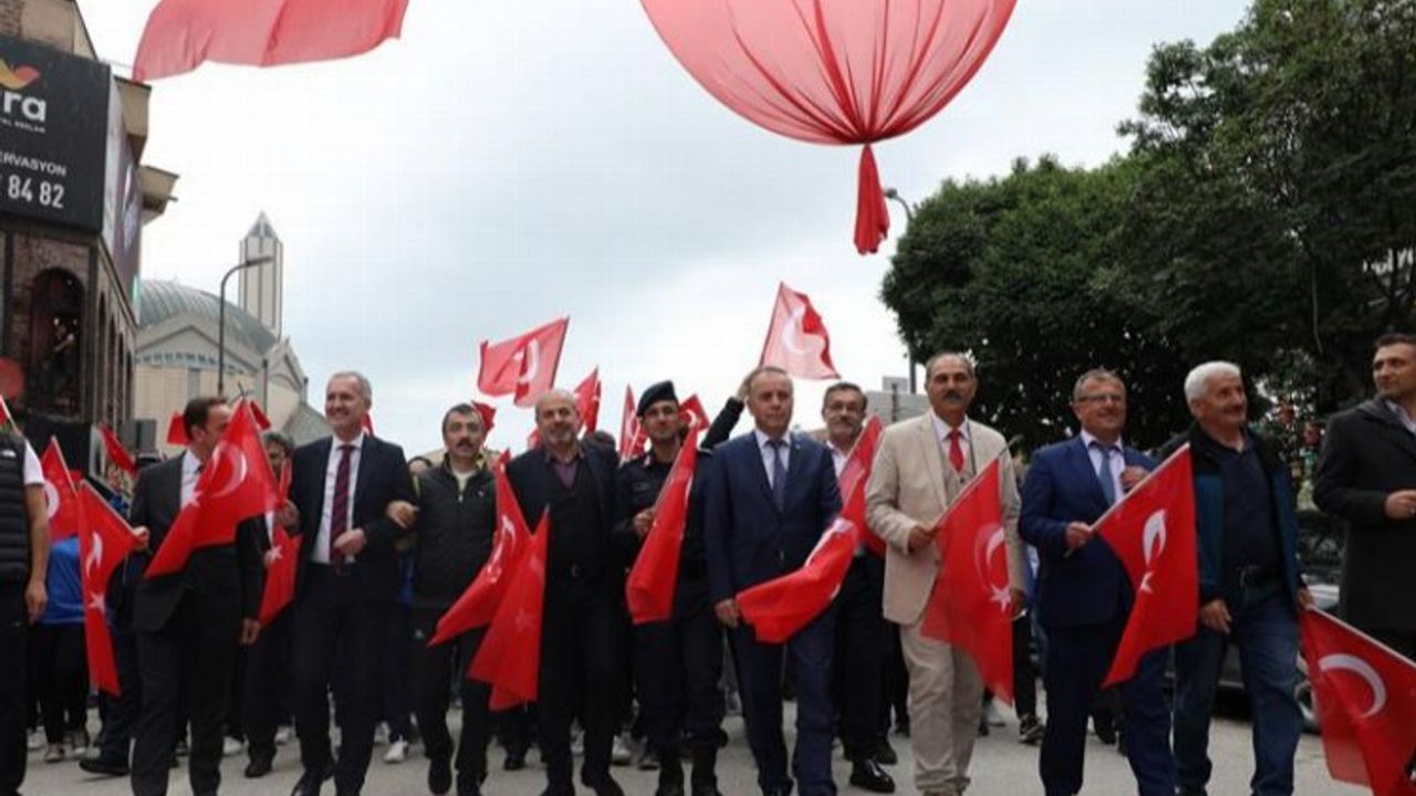 Bursa İnegöl'de 19 Mayıs coşkusu sokaklara taştı