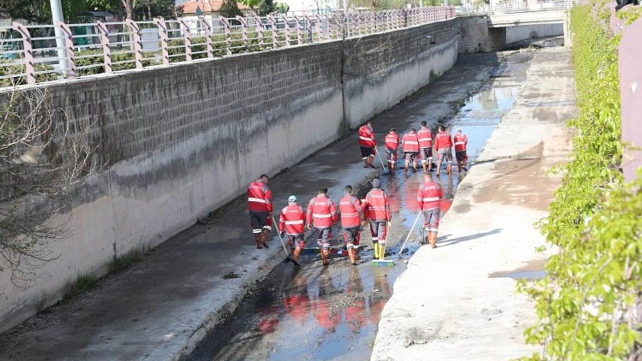 Kayseri Kocasinan'da kanal temizliği