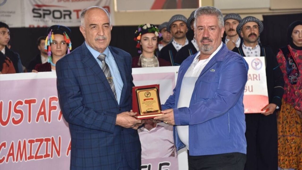 Bitlis'te halk oyunları bölge yarışması yapıldı