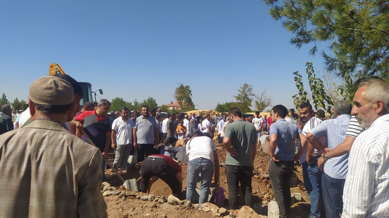 Diyarbakır’daki kazada hayatını kaybedenler toprağa verildi