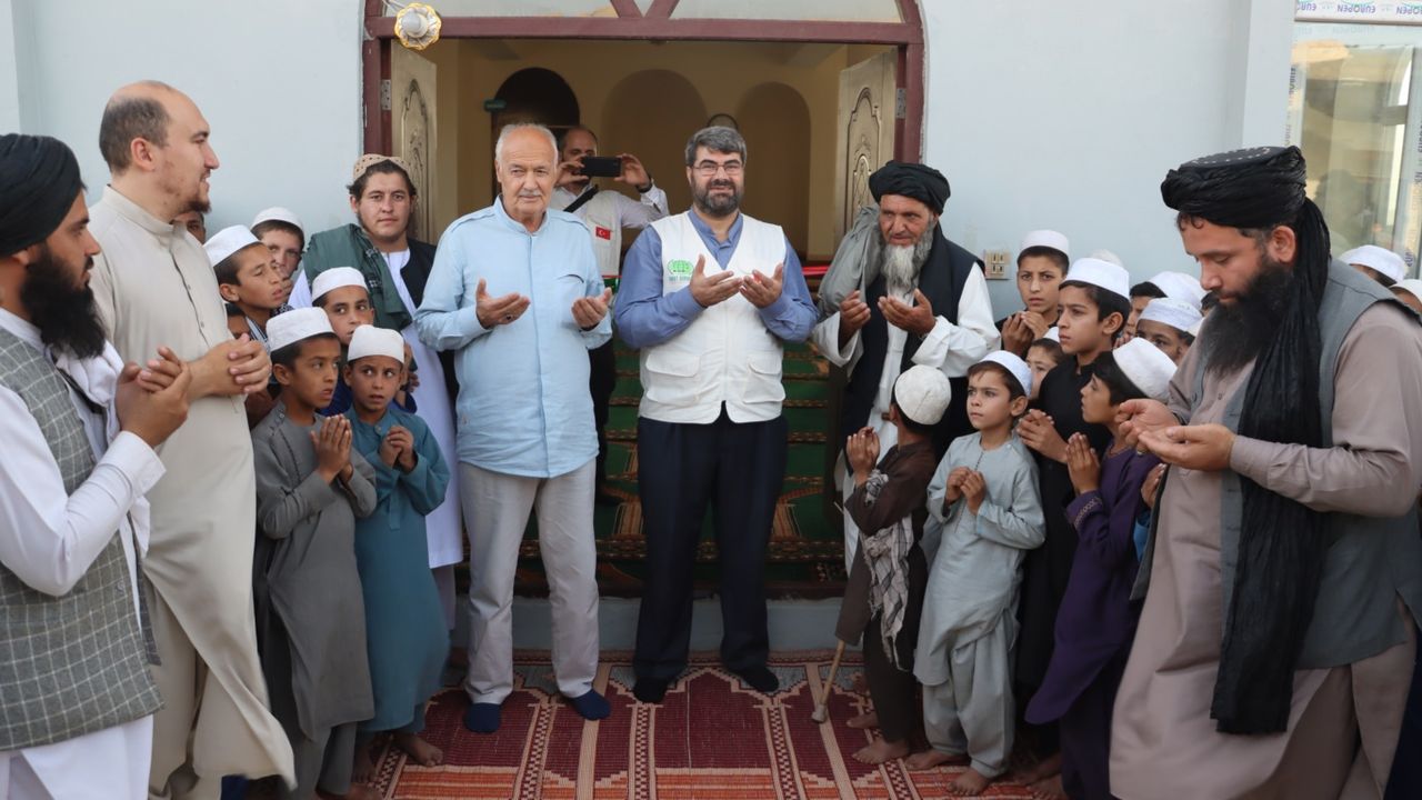 Umut Kervanı aracılığıyla hayırseverin Afganistan'da yaptığı caminin açılışı yapıldı