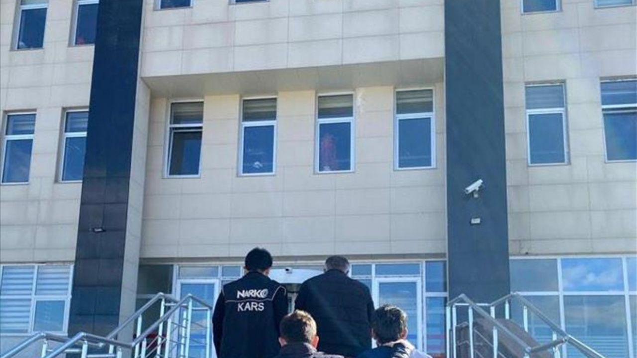 Kars merkezli "torbacı" operasyonunda 2 zanlı tutuklandı