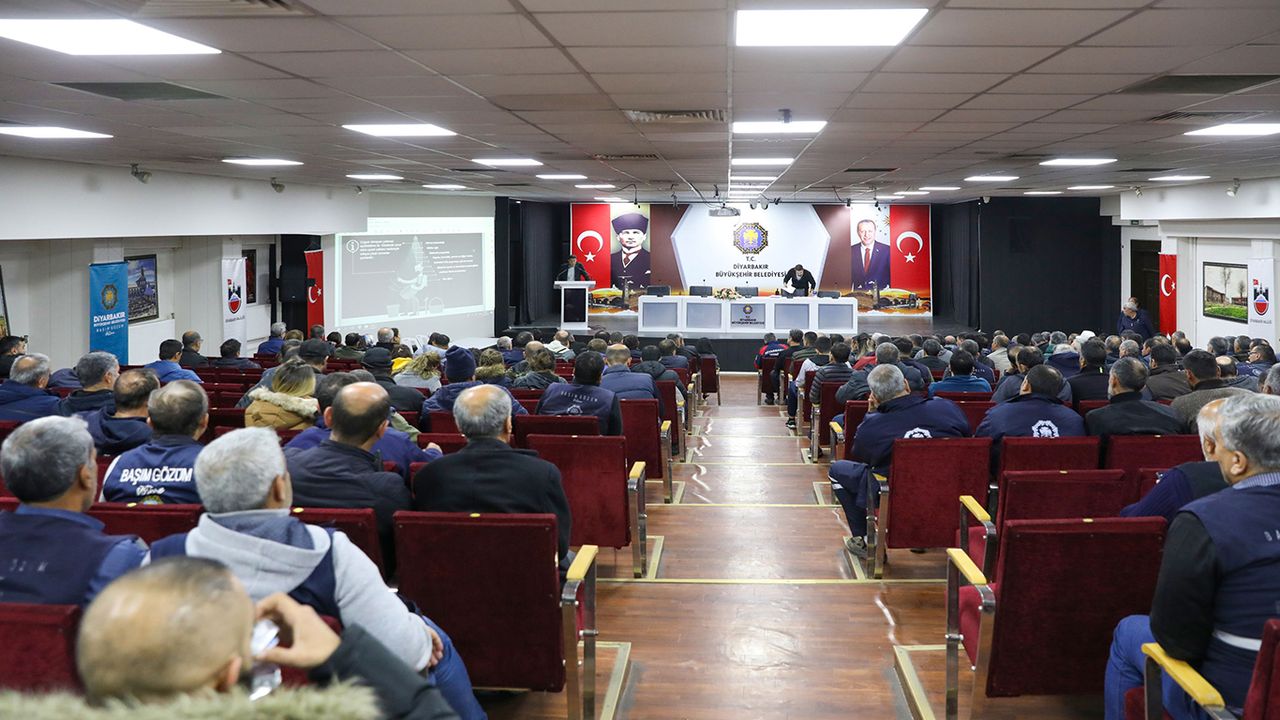 Diyarbakır'da belediye personeline iş sağlığı ve güvenliği eğitimi