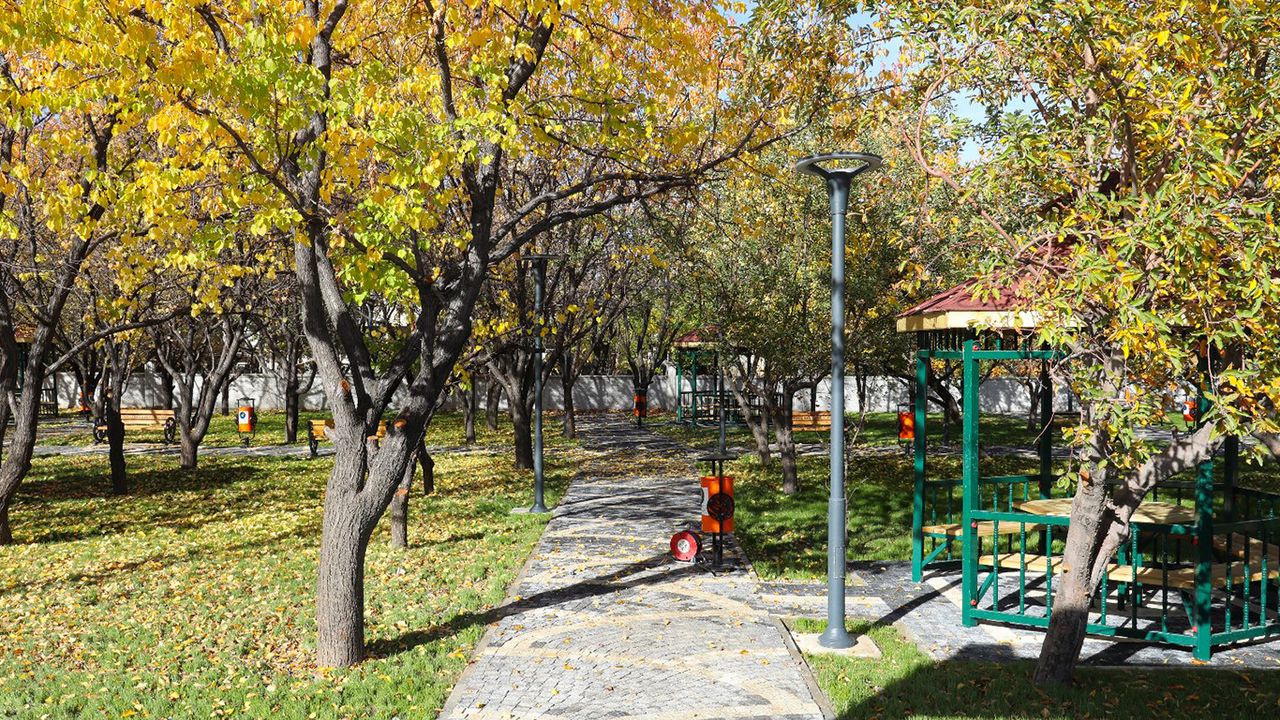 İpekyolu Belediyesi, Hatuniye Mahalle Parkı'nı hizmete açtı