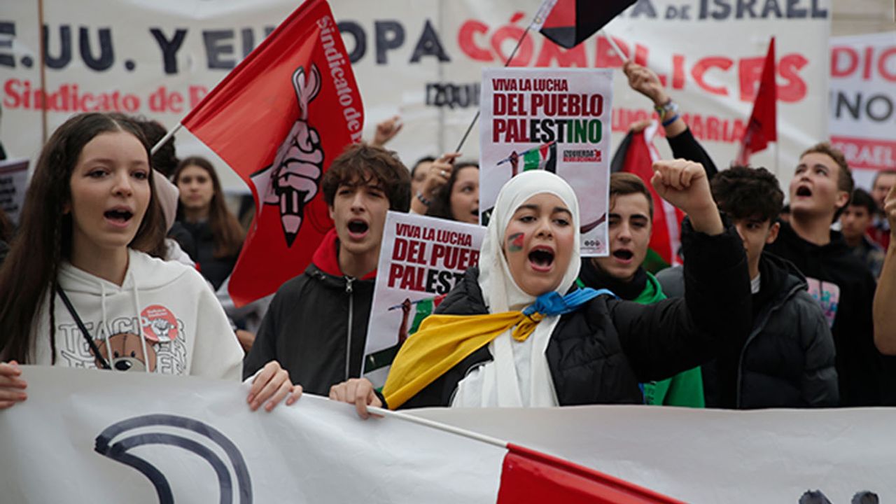 İspanya'da öğrenciler Filistin'e destek için ders bırakma eylemi yaptı