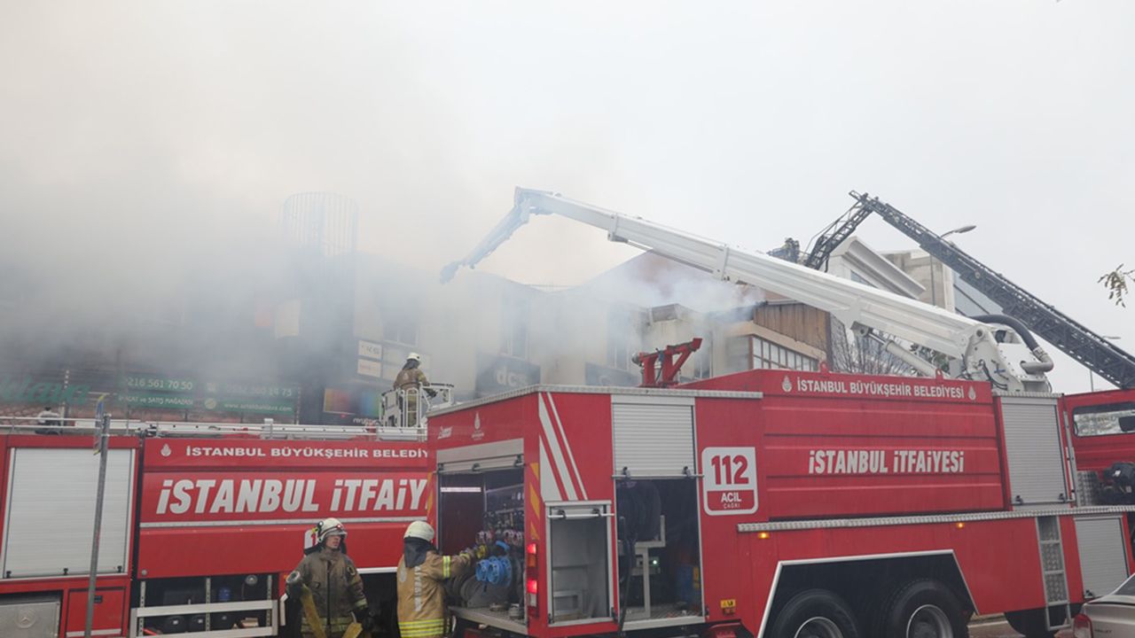 İstanbul'da marangoz atölyesinde yangın