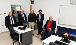 İzmir Karabağlar'da görme engellilere teknolojik laboratuvar
