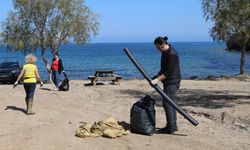 Muğla Bodrum'da gönüllüler sahili temizledi