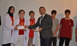 Muş'ta çeşitli etkinliklerde dereceye giren öğrencilere ödülleri verildi