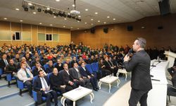 Bitlis'te kurum amirlerine yönelik beden dili ve sosyal medya semineri