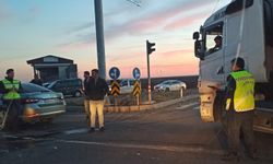 Diyarbakır'da kamyon ile hafif ticari araç çarpıştı: 1 yaralı