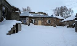 Muş'ta yüksek kesimdeki köyler karla kaplandı