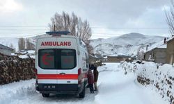 Van'da yolu kardan kapanan mahalledeki kanser hastasının imdadına ekipler yetişti