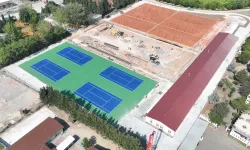 Kocaeli'de Tenis Merkezi’nde balon kortlar boyandı