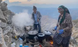 Sason’lu  Ermeniler Mereto zirvesinde mum yakıp dua etti