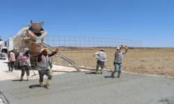 Siverek’te çelik hasırlı beton yol uygulaması