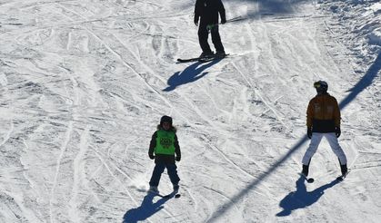 Sarıkamış Kayak Merkezi'nde turizmcileri yeni yıl heyecanı sardı