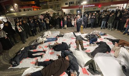 Siyonistlerin katliamlarına karşı Van’da kefenli protesto