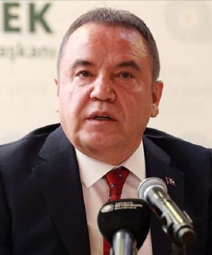 Muhittin Böcek  hastaneye kaldırıldı