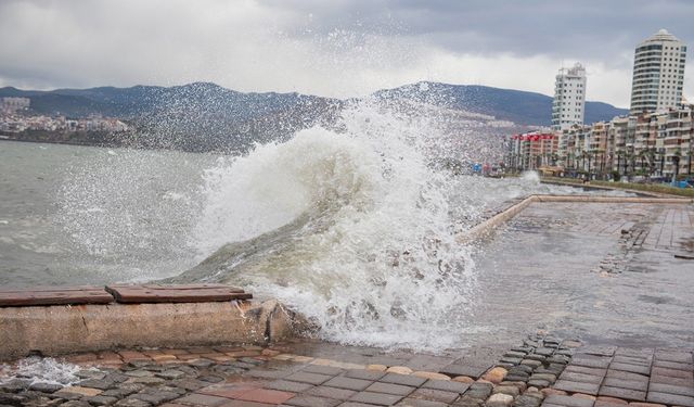 İzmir için şiddetli yağış ve fırtına uyarısı