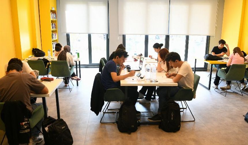 Çayırova'da kitap kahvelere yoğun ilgi