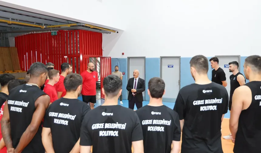 Gebze'de Başkan Büyükgöz'den Efeler'in antrenmanına ziyaret