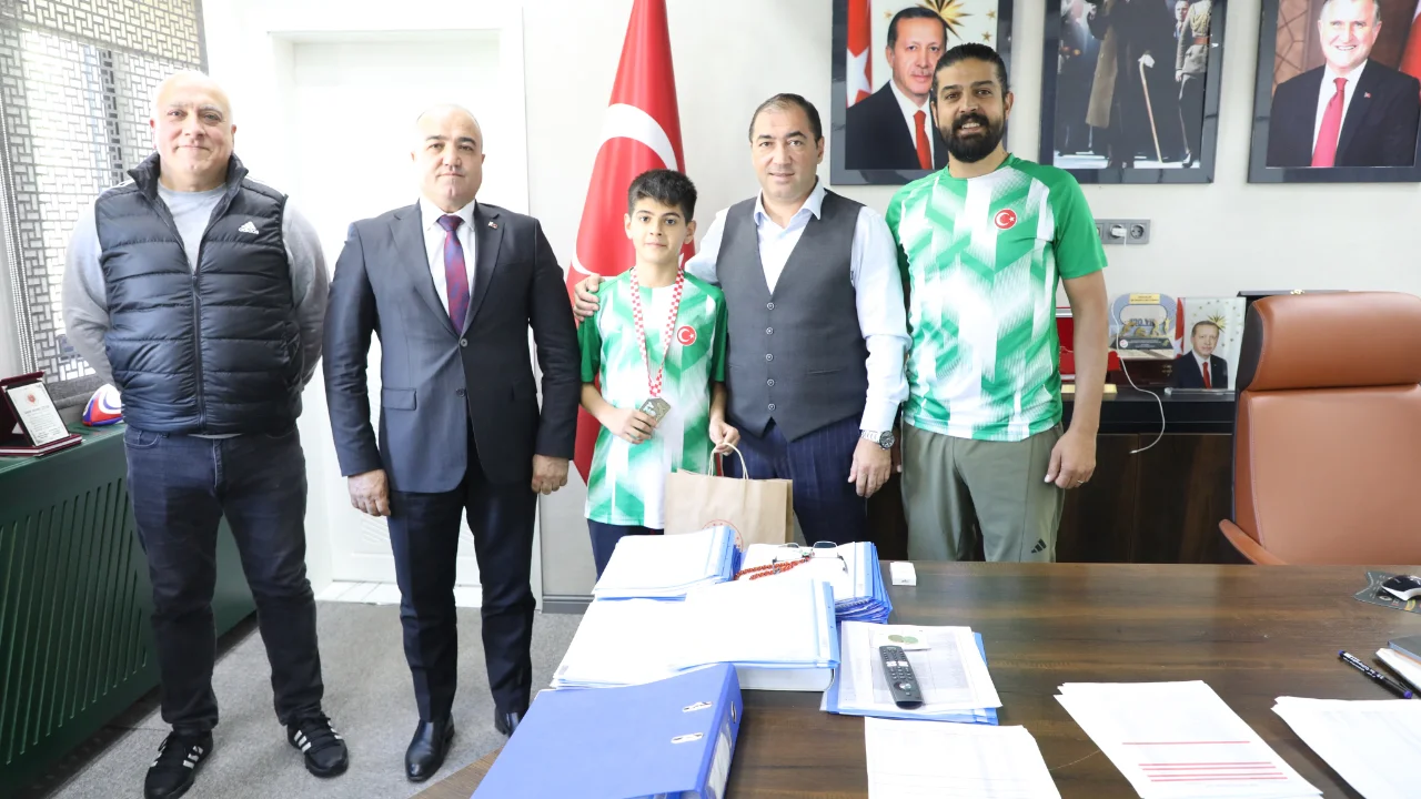 68D3E296997F3 Agrili Milli Sporcu Eyup Murat Alpaslandan Buyuk Basari