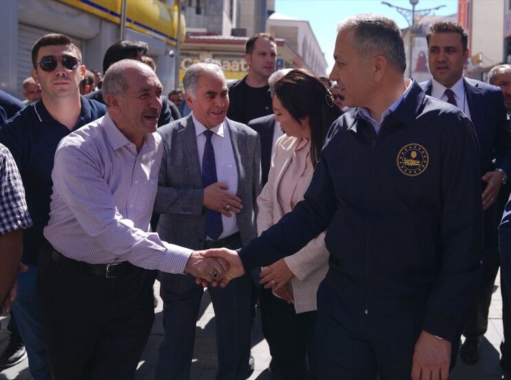 Icisleri Bakani Yerlikaya Agri Da Vatandaslarla Cay Icip Sohbet Etti 2